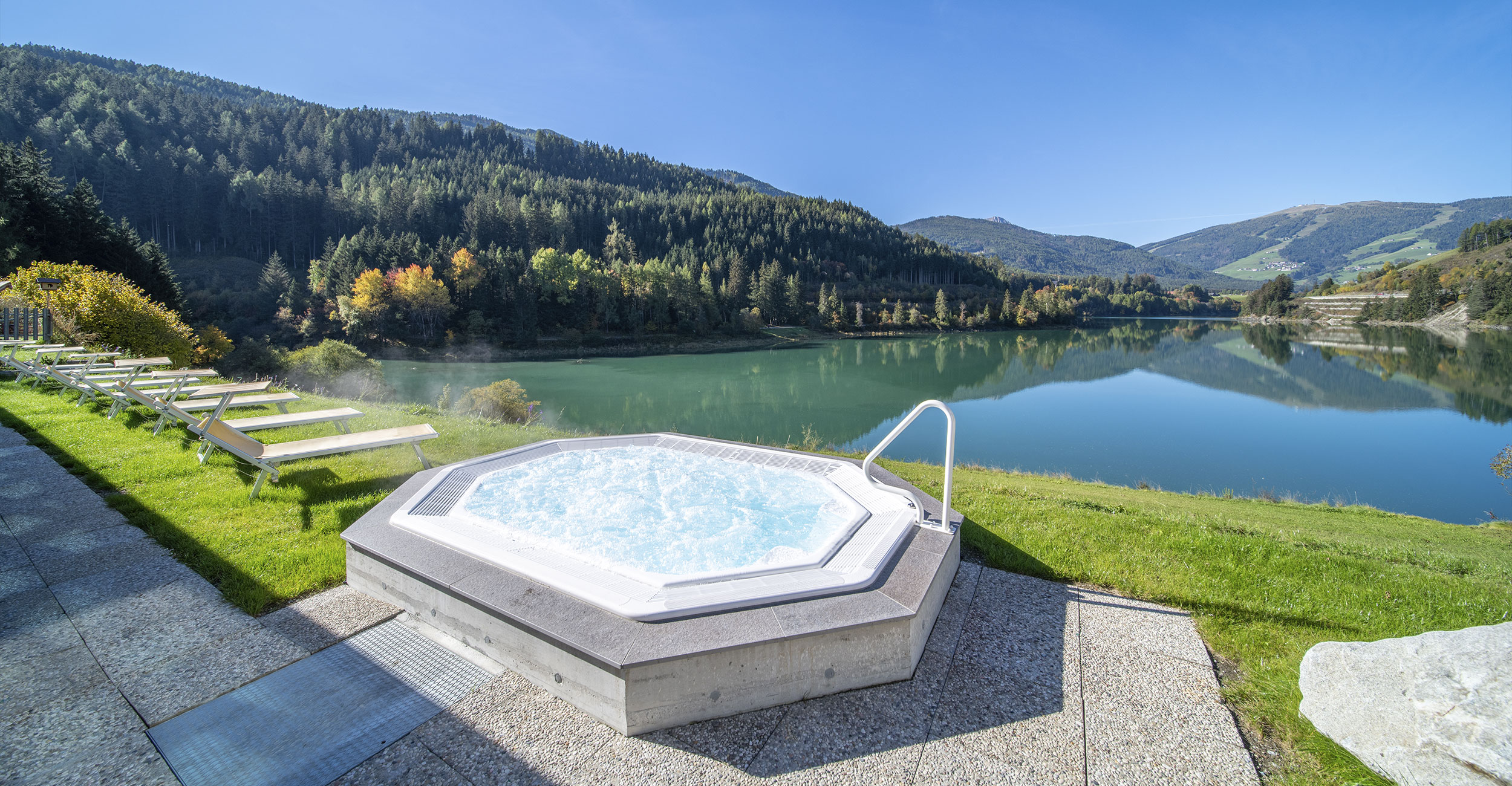 Hotel Seehof Pustertal Welsberg Whirlpool Seeblick